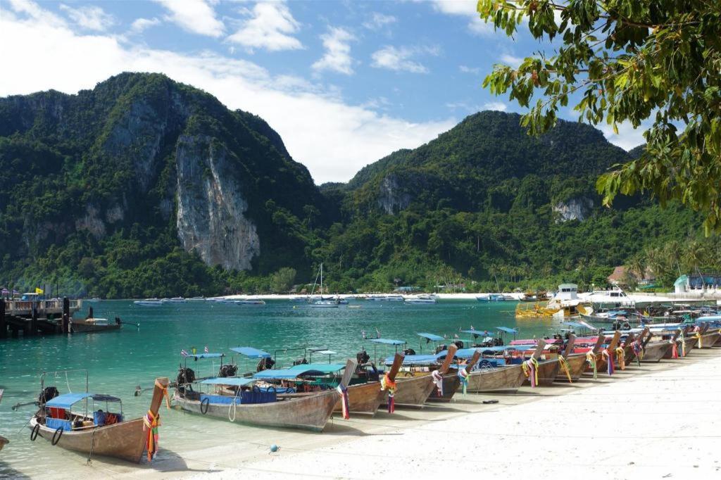 Phuttachot Resort Phi Phi Don Exterior photo
