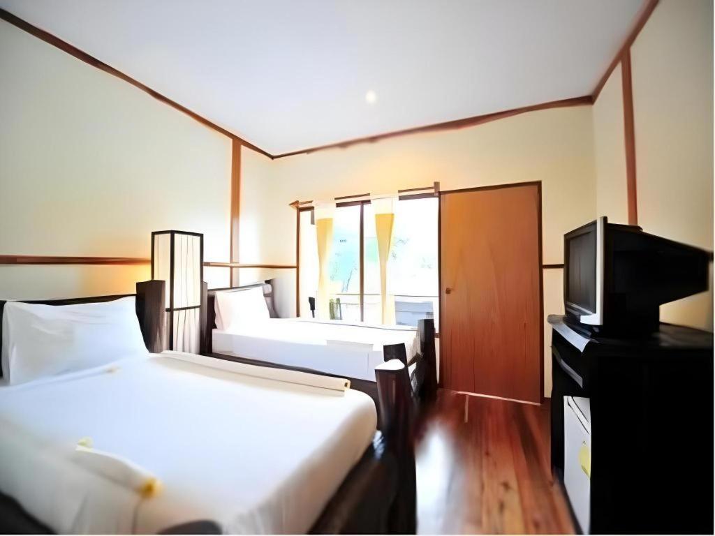 Phuttachot Resort Phi Phi Don Exterior photo