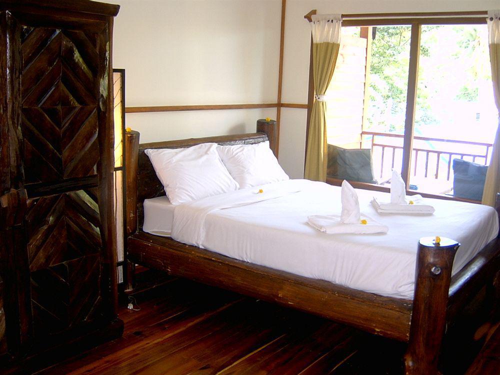 Phuttachot Resort Phi Phi Don Exterior photo